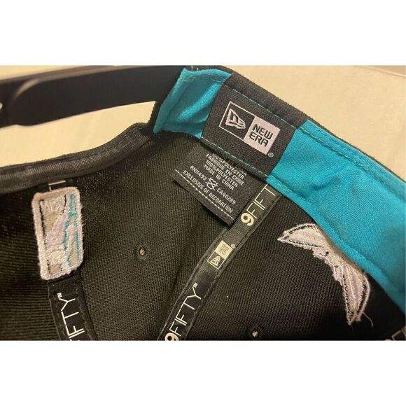 NEW ERA Charlotte Hornets NBA BUZZ CITY SnapBack Hat - Picture 3 of 8